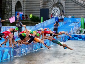 Supporting image for story: Marathon swimming training session cancelled over water quality concerns