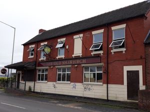 Supporting image for story: Call to demolish 'eyesore' Telford pub amid squatter fear