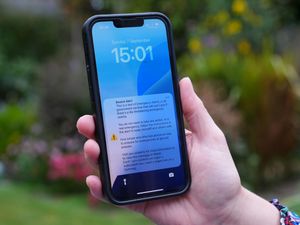 Supporting image for story: Sirens blare from mobile phones in test of national emergency alert system