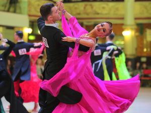 Supporting image for story: The glitter returns to Saturday night