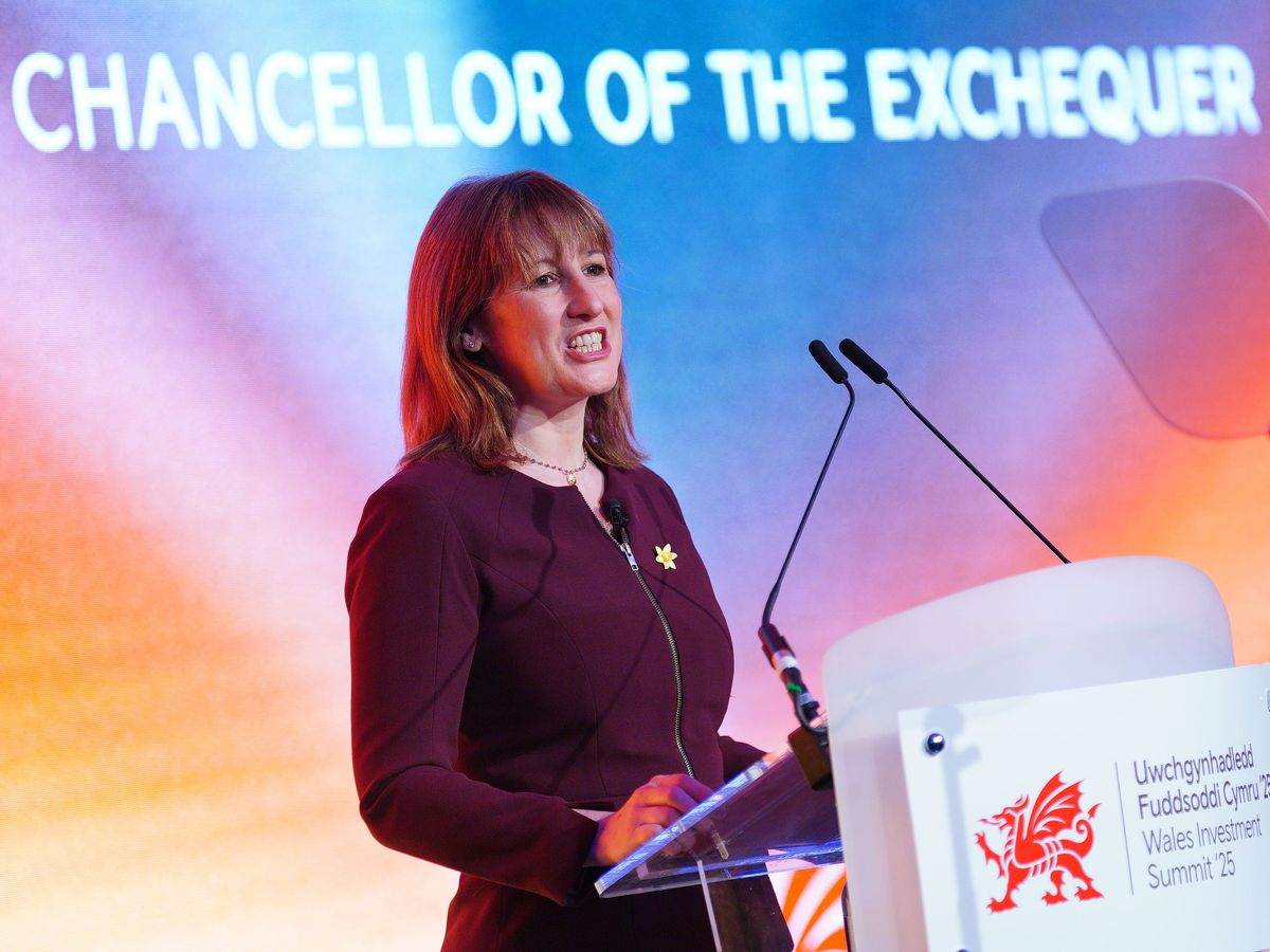 Reeves warns against isolationist politics in Welsh summit speech