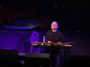 Supporting image for story: Dean Friedman, Robin 2, Bilston - review and pictures