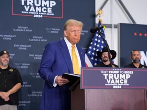 Supporting image for story: Chinese hackers ‘target Trump and Vance mobile phones’