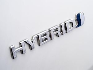 Supporting image for story: Toyota to share hybrid technology secrets