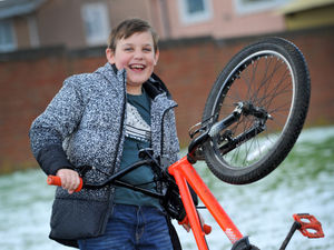 Supporting image for story: Schoolboy Harry challenging himself for cleaner water
