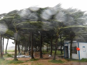Supporting image for story: A million people flee their homes as Typhoon Yagi makes landfall in China