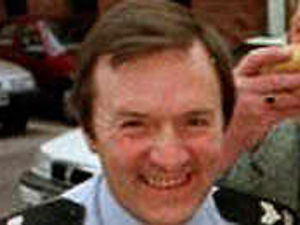 Supporting image for story: Detective jailed over checks