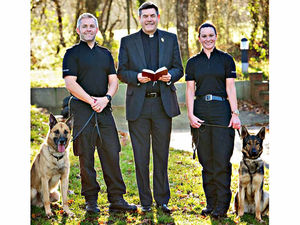 Supporting image for story: West Midlands Police dog handlers tie the knot