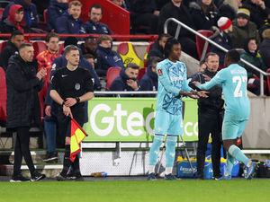 Supporting image for story: Gary O'Neil insists no fears around utilising Wolves youngsters