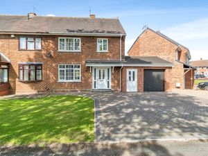 Supporting image for story: Immaculate 3-bed end-of-terrace with garage in Wolverhampton for £250k