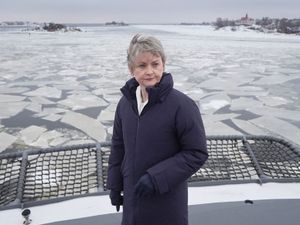 Supporting image for story: UK sends officer to Greenland for joint military operation