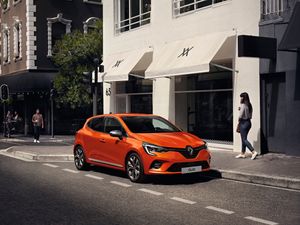 Supporting image for story: Renault refreshes Captur and Clio ranges for spring