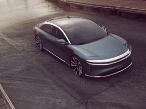 Supporting image for story: Lucid Air EV revealed with 517-mile range