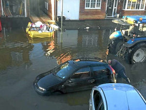 Supporting image for story: Cars washed away as Ellesmere hit by flooding