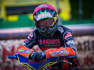 Supporting image for story: Wolverhampton Wolves beaten in play-offs after disappointing display