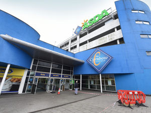 Supporting image for story: Teenage girl assaults shopping centre security guard  