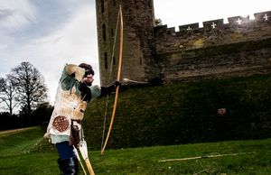 Medieval vs modern archery at Warwick Castle