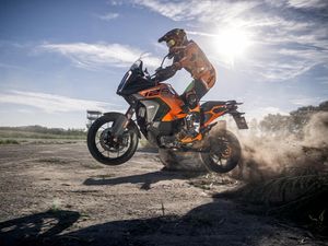 Supporting image for story: KTM refines the 1290 Super Adventure S with new additions