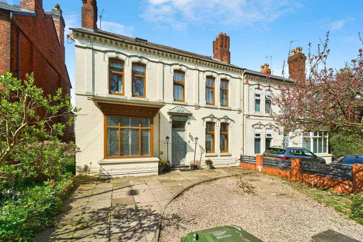 This 'hidden gem' six-bedroom property in Walsall could prove to be the perfect forever home for your family - and it is on the market for less than you might expect