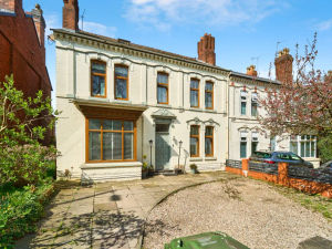 Supporting image for story: This 'hidden gem' six-bedroom property in Walsall could prove to be the perfect forever home for your family - and it is on the market for less than you might expect