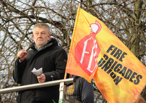 Dave Nellist speaks to the demonstrators
