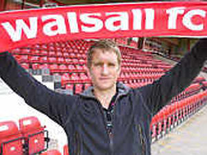 Supporting image for story: Walsall sign trial defender Vincent