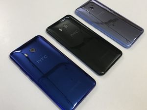 Supporting image for story: Hands-on with the HTC U11: It's squeezable, but is it any good?