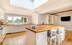 A large kitchen, picture: Rightmove and Savills