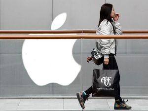 Supporting image for story: China’s rulers hit out at Apple over app that monitors police movements