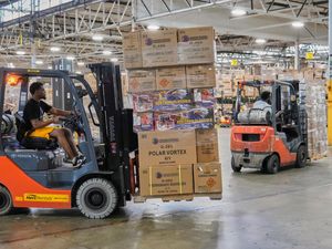 Supporting image for story: Trump threatens 25% tax on goods imported from Japan and South Korea