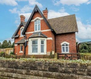 Picture of Hadley Cemetery Lodge taken from the Hadley & Leegomery Parish Council planning application