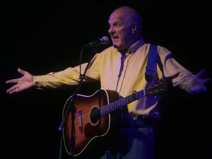 Supporting image for story: Richard Digance, Robin 2, Bilston - review and pictures