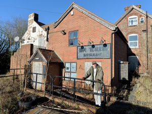Supporting image for story: Eyesore pub disused for 11 years to become shared housing despite almost 200 objections