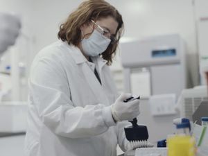 Supporting image for story: How does the Moderna Covid-19 vaccine work?