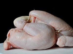 Supporting image for story: Why is everyone talking about chlorine-washed chicken?