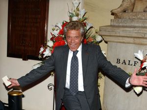 Supporting image for story: Showbiz veteran Lionel Blair enjoyed glittering career on stage and screen