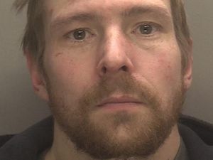 Supporting image for story: Watch: Dramatic footage shows the moment a police officer apprehends a 'serial shop thief' in Wolverhampton