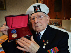 Supporting image for story: Second World War veteran gets medal after 71 years