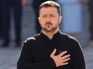 Supporting image for story: Biden to meet Ukrainian leader as Russian offensive continues