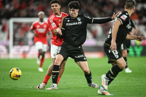 Supporting image for story: Wolves enter talks with Portuguese midfielder