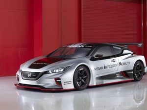 Supporting image for story: Nissan reveals all-electric Leaf Nismo RC race car