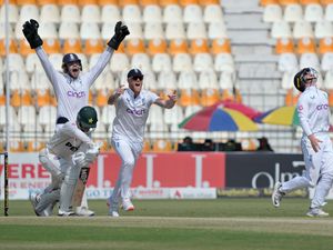 Supporting image for story: England up against it in second Test as Pakistan increase lead on Multan turner