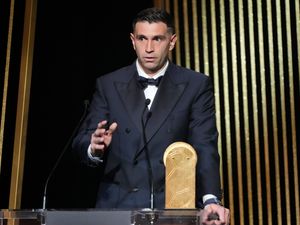 Supporting image for story: Emiliano Martinez wants silverware with Aston Villa after claiming Yashin Trophy