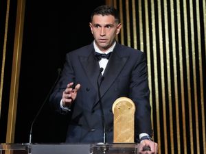 Supporting image for story: Emiliano Martinez wants silverware with Aston Villa after claiming Yashin Trophy