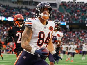 Supporting image for story: Colston Loveland finishes Chicago Bears touchdown to beat Cincinnati Bengals
