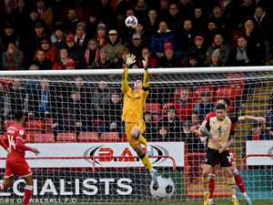 Supporting image for story: Walsall's Owen Evans happy with his new goalkeeping pal