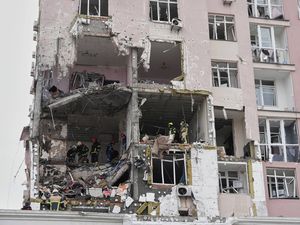 Supporting image for story: Russia targets Kyiv with missiles and drones ahead of Ukraine-US meeting