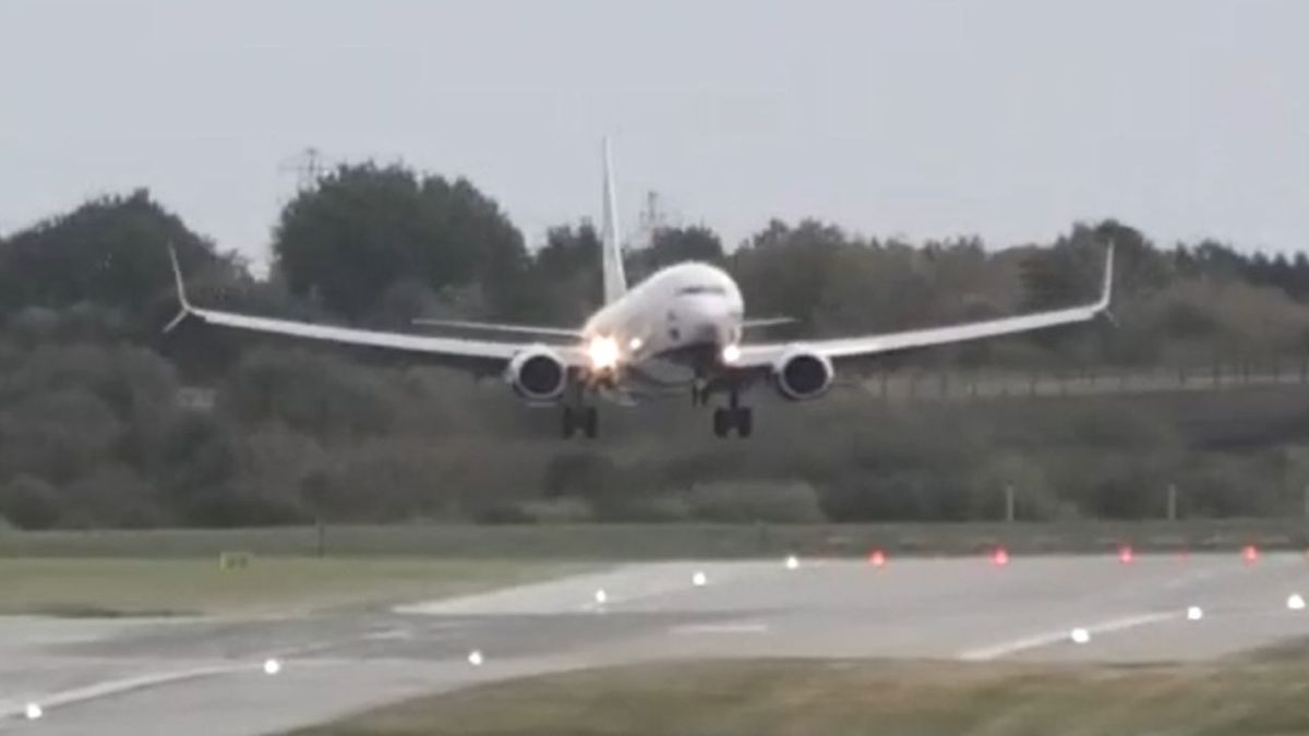 Dramatic moment Birmingham Airport plane aborts landing in Storm Amy&rsquo;s strong winds