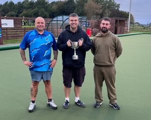 Beginners finalists Stuart Beddoes and (right) Owen Sheddon with league competition secretary Rob Burroughs