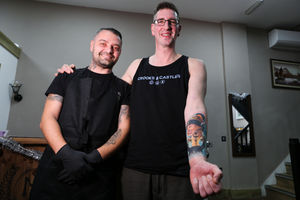 Wayne Bowen getting his tattoo of Zac